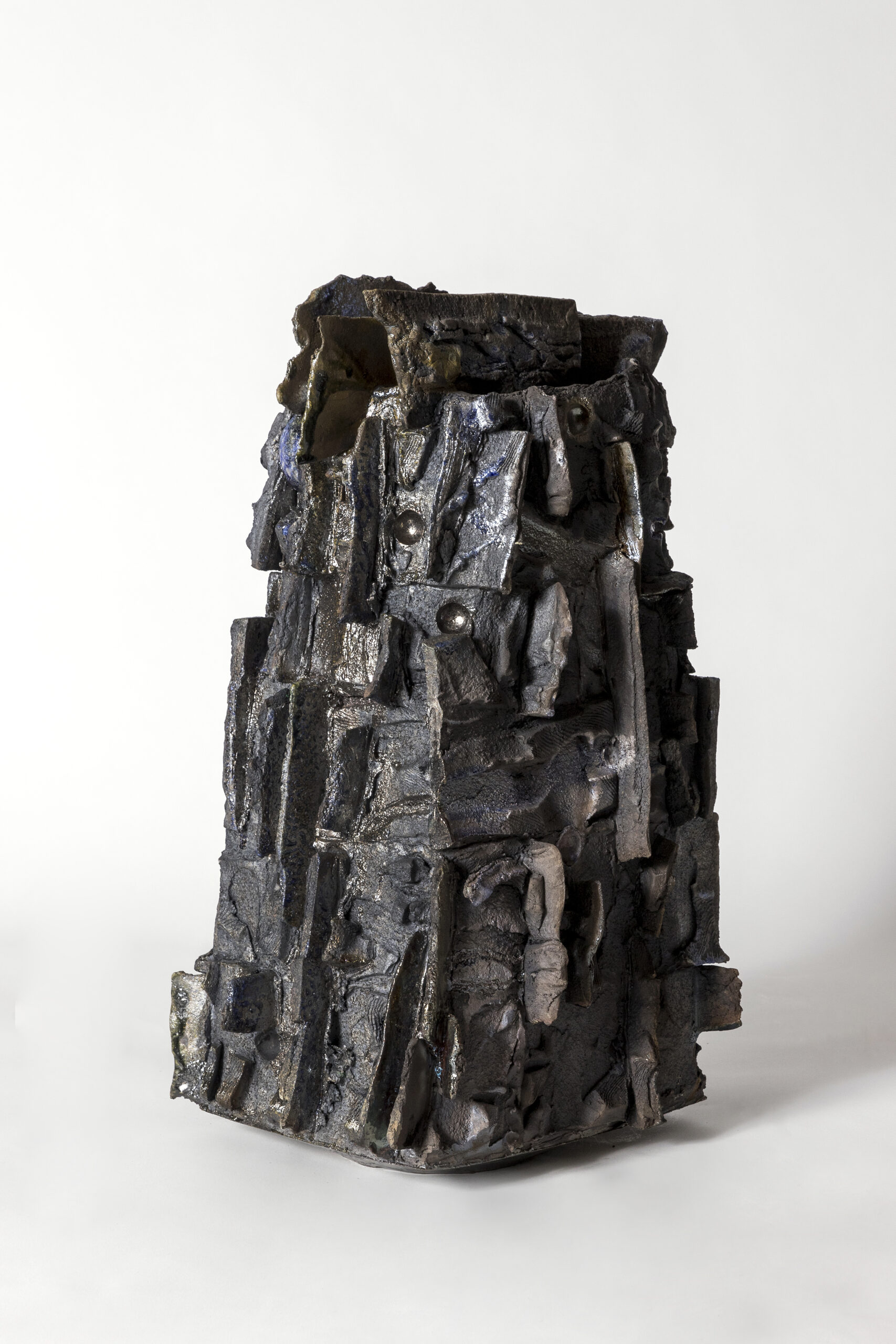 Tracy Keith, Taniwha, 2019. Raku fired uku (clay). Collection Dowse Art Museum, purchased 2019